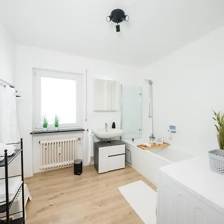 Stadtrand Oase Mit Balkon Apartment
