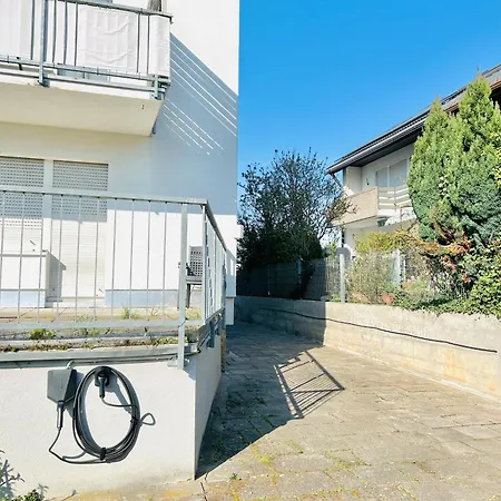 Lägenhet Stadtrand Oase Mit Balkon *